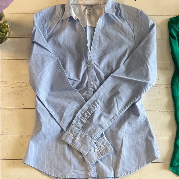 H&M Button-Up Shirts - Picture 3 of 5